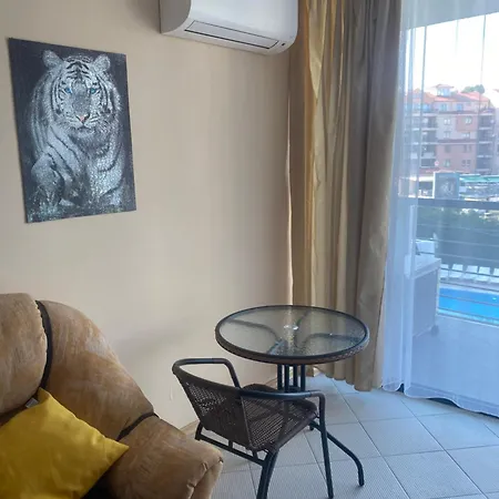 Apartment двустаен с гледка басейн 300 от плажа