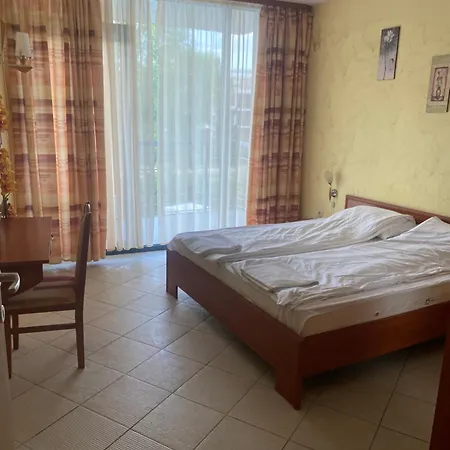 двустаен с гледка басейн 300 от плажа Apartment *