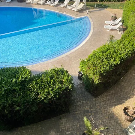 двустаен с гледка басейн 300 от плажа Sunny Beach
